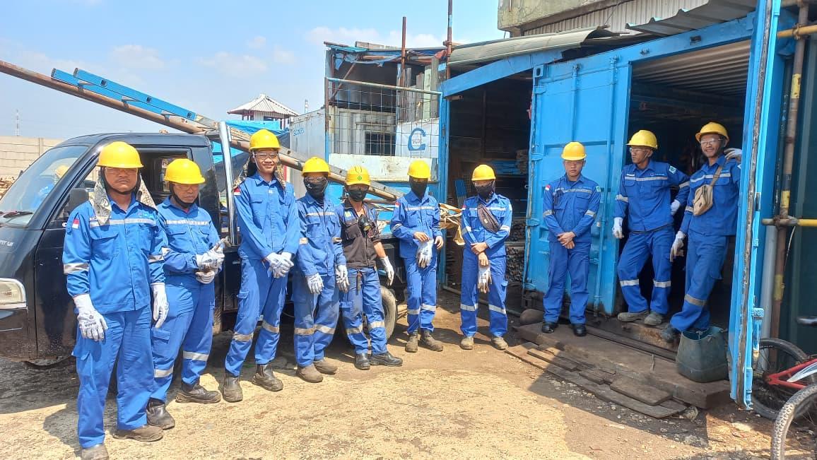 Tim PT Surya Cipta Makmur di lokasi proyek